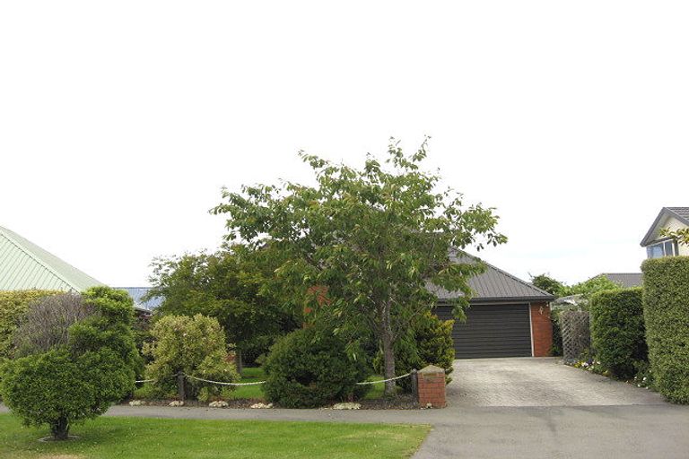Photo of property in 6 Millcroft Place, Parklands, Christchurch, 8083