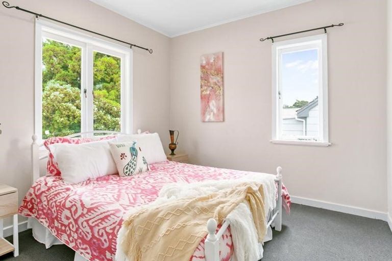 Photo of property in 24 Northall Road, New Lynn, Auckland, 0600