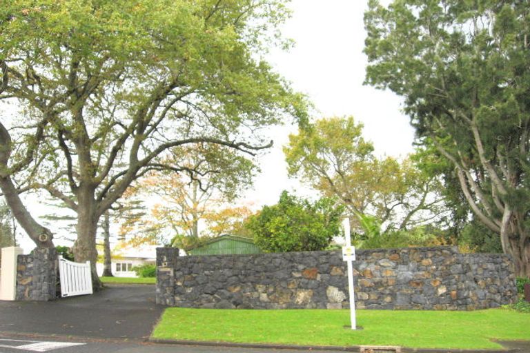 Photo of property in 2/1 Marine Parade, Cockle Bay, Auckland, 2014