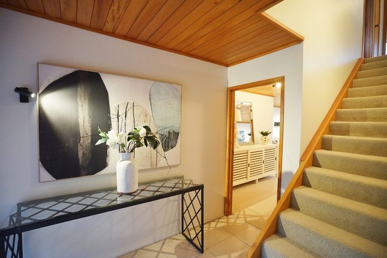 Photo of property in 33 Homewood Place, Chatswood, Auckland, 0626