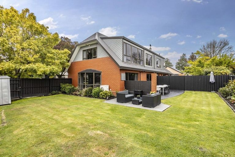 Photo of property in 10 Pyatt Place, Redwood, Christchurch, 8051