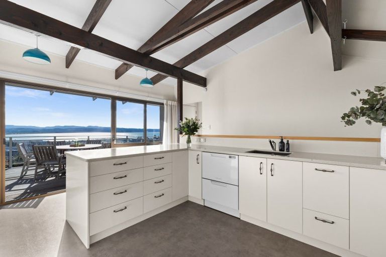 Photo of property in 21 Denholm Road, Hospital Hill, Napier, 4110