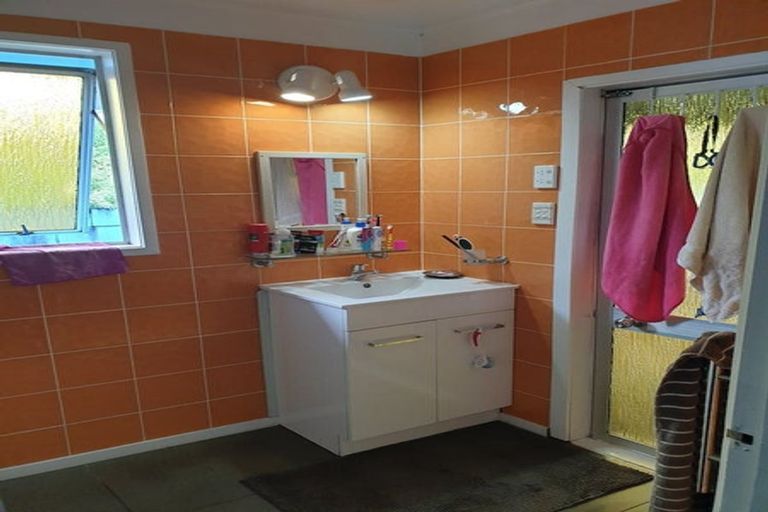 Photo of property in 1 Lowtherhurst Road, Massey, Auckland, 0614