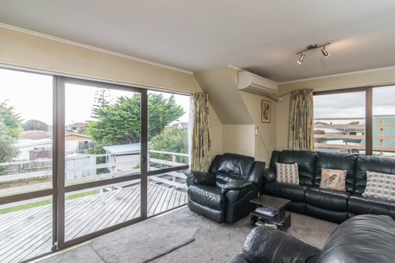 Photo of property in 31 Olive Terrace, Paraparaumu Beach, Paraparaumu, 5032