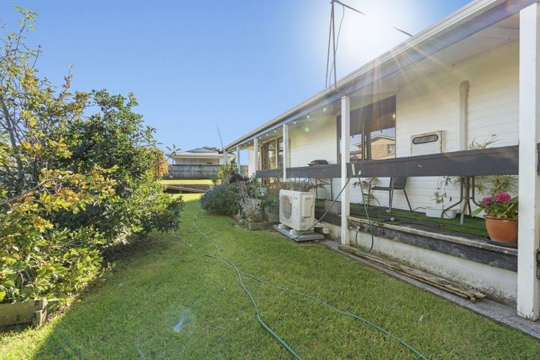 Photo of property in 5 Camellia Avenue, Bell Block, New Plymouth, 4312