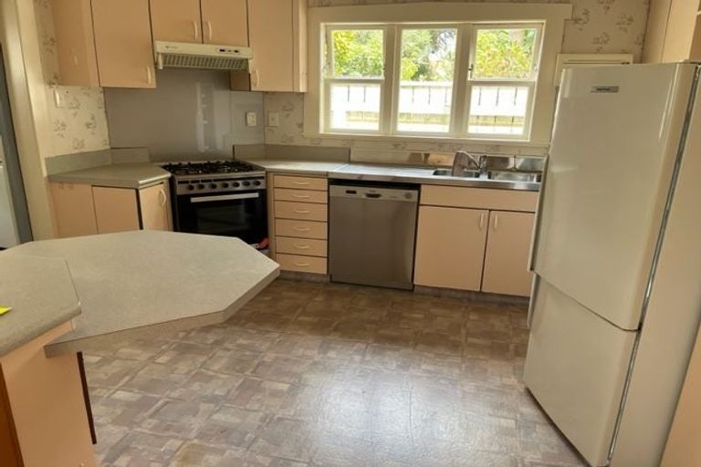 Photo of property in 297 The Parade, Island Bay, Wellington, 6023