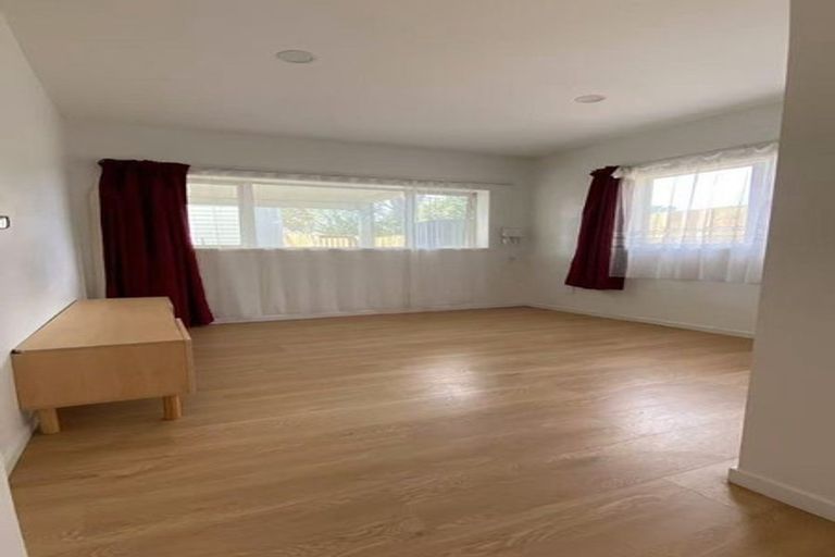 Photo of property in 29 Ayton Drive, Totara Vale, Auckland, 0629