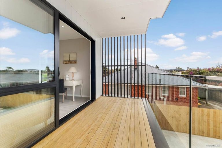 Photo of property in 1/53 Archibald Road, Kelston, Auckland, 0602