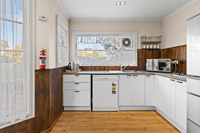 Photo of property in 32 Milton Road, Bluff Hill, Napier, 4110