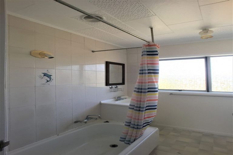 Photo of property in 3/2 Hinekohu Street, New Lynn, Auckland, 0600