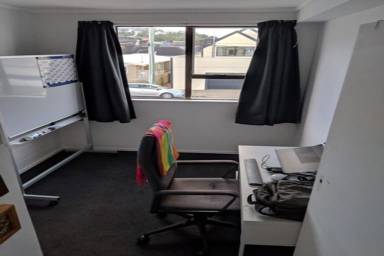 Photo of property in 102u4 Lyall Parade, Lyall Bay, Wellington, 6022