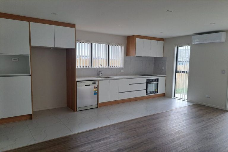 Photo of property in 20 Rorotu Avenue, Karaka, 2113