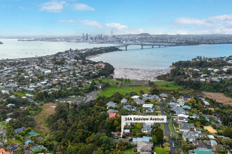 Photo of property in 24a Seaview Avenue, Northcote, Auckland, 0627