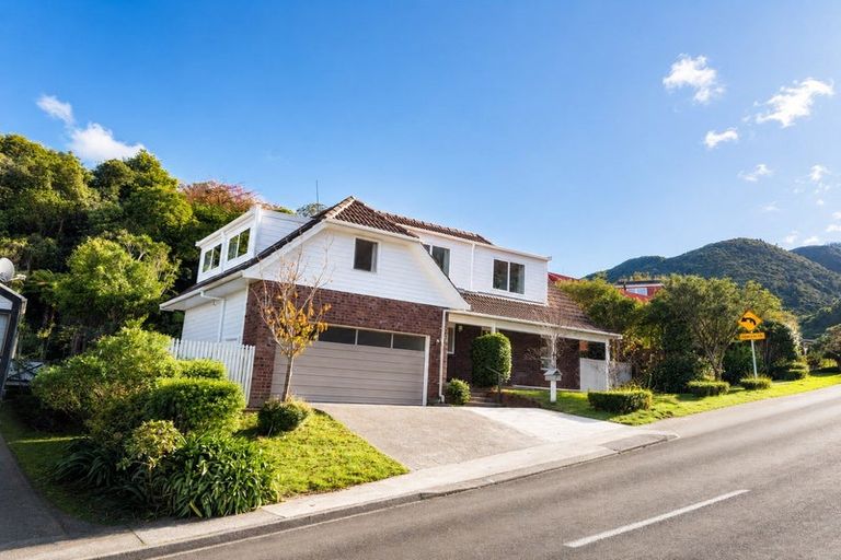 Photo of property in 43 Amapur Drive, Khandallah, Wellington, 6035