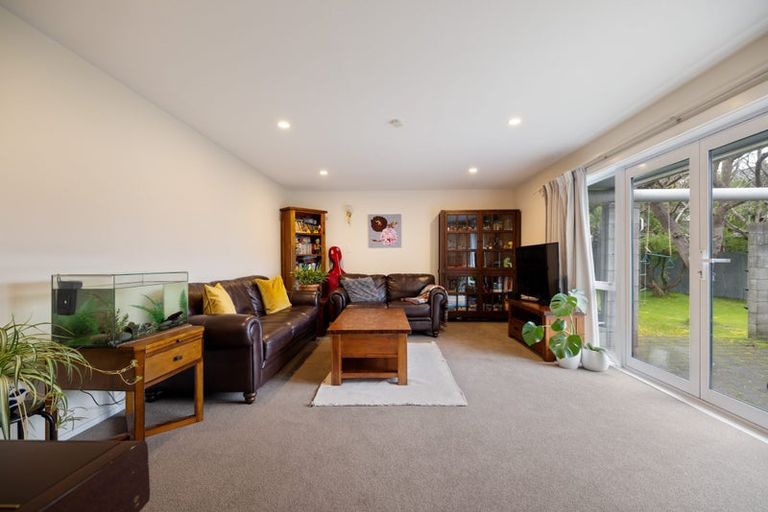 Photo of property in 37 Woodbury Street, Avonhead, Christchurch, 8042