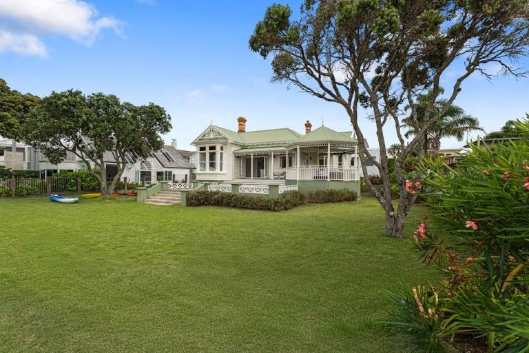 Photo of property in 36 Oxford Terrace, Devonport, Auckland, 0624