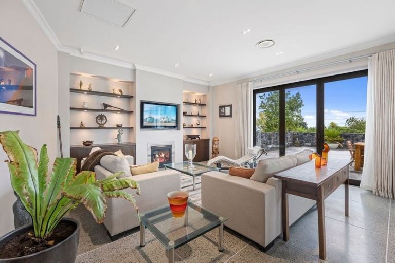 Photo of property in 35 Holdens Road, Henderson, Auckland, 0612