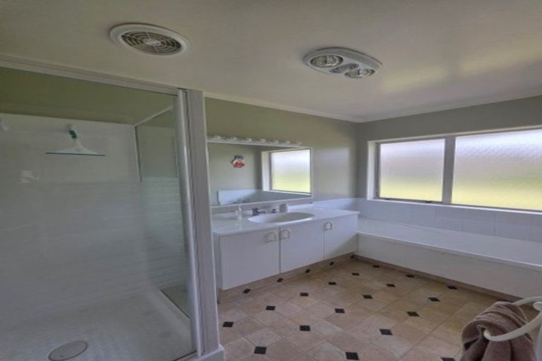 Photo of property in 10 Lynwood Place, Owhata, Rotorua, 3010