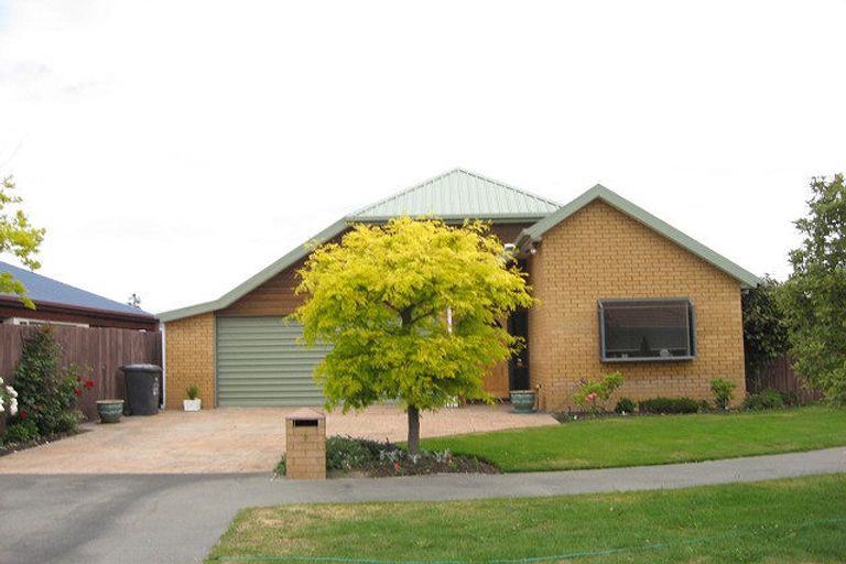 Photo of property in 6 Millcroft Place, Parklands, Christchurch, 8083