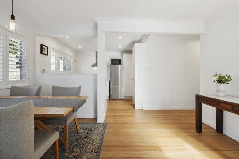 Photo of property in 1/123 Queen Street, Northcote Point, Auckland, 0627