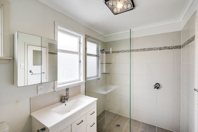 Photo of property in 17 Hinton Road, Taradale, Napier, 4112