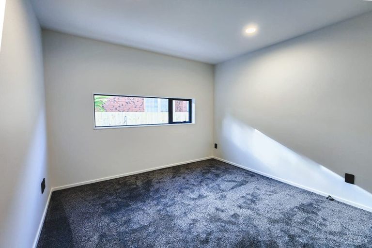 Photo of property in 2a Embling Place, Eastern Beach, Auckland, 2012