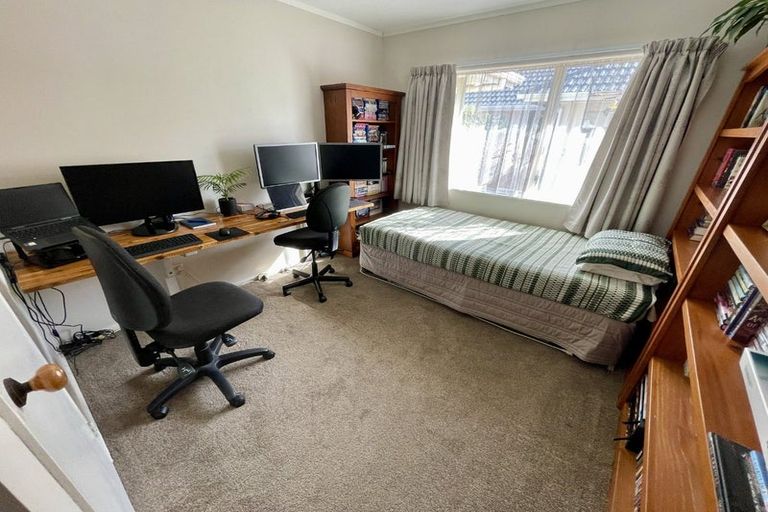 Photo of property in 2/26 Whites Line West, Woburn, Lower Hutt, 5010