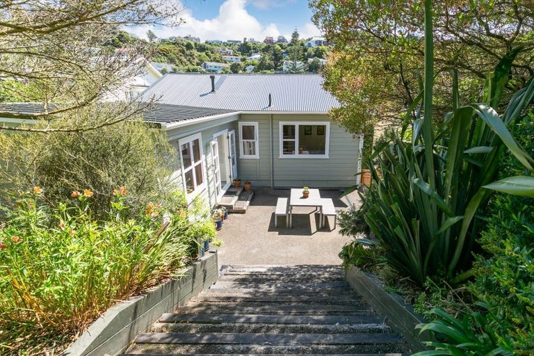 Photo of property in 71 Severn Street, Island Bay, Wellington, 6023