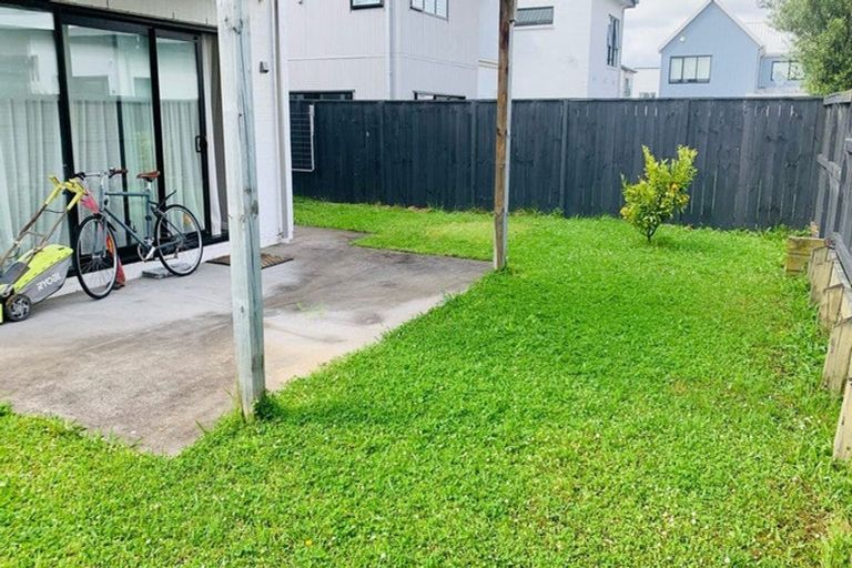 Photo of property in 10 Sacred Kingfisher Road, Hobsonville, Auckland, 0616