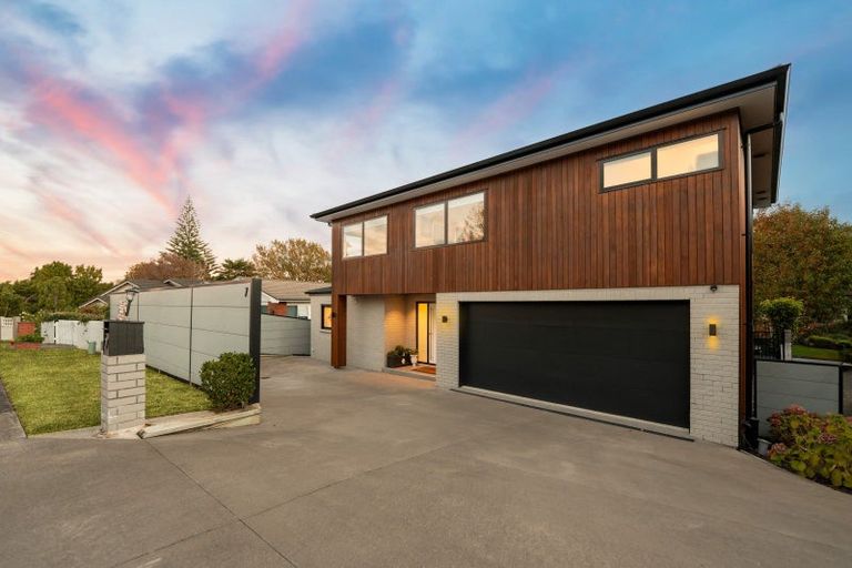 Photo of property in 7 Hartles Place, Mellons Bay, Auckland, 2014