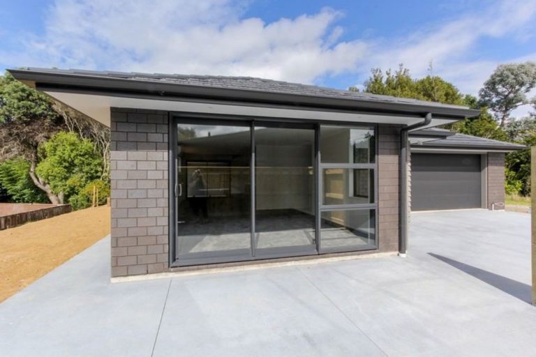 Photo of property in 5 Mackillop Way, Brooklands, New Plymouth, 4310