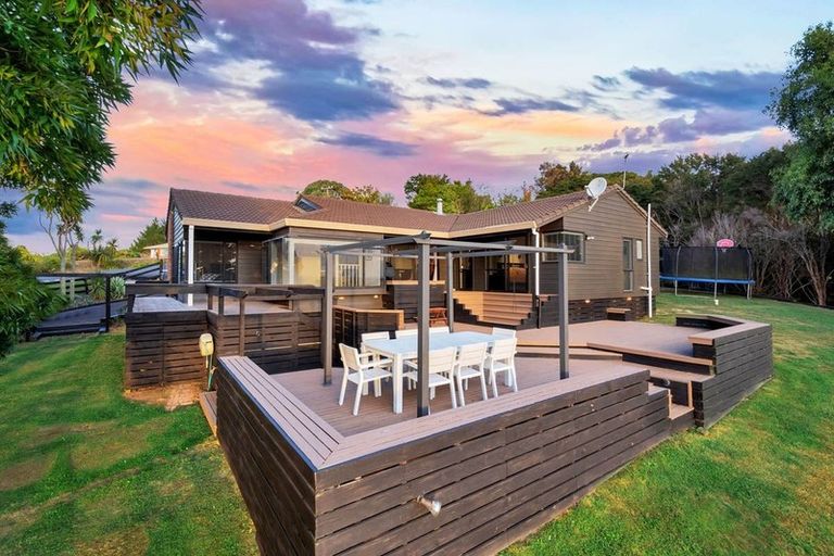 Photo of property in 231 Kaipara Road, Papakura, 2582