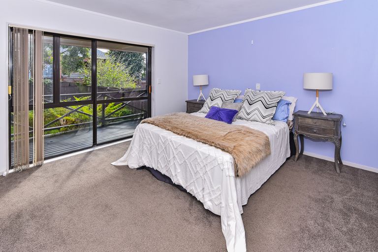 Photo of property in 8 Hadley Wood Drive, Wattle Downs, Auckland, 2103