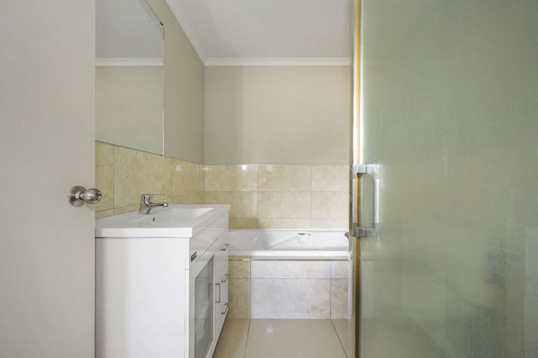 Photo of property in 202 Old Farm Road, Hamilton East, Hamilton, 3216