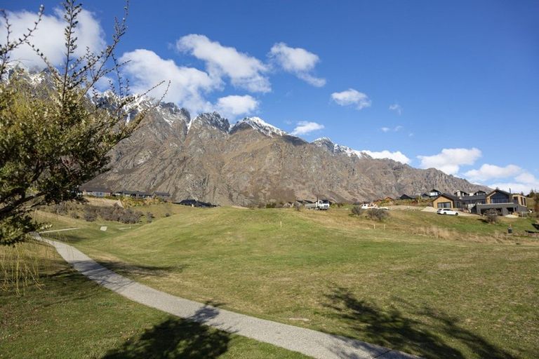 Photo of property in 20 Kinross Lane, Jacks Point, Queenstown, 9371