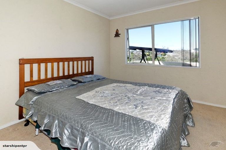 Photo of property in 17 Jubaea Place, Henderson, Auckland, 0610