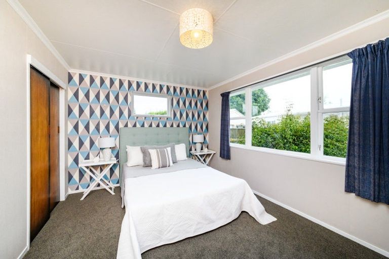 Photo of property in 30 Mokau Place, Terrace End, Palmerston North, 4410