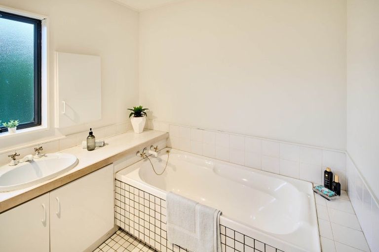 Photo of property in 28 Hay Street, Oriental Bay, Wellington, 6011