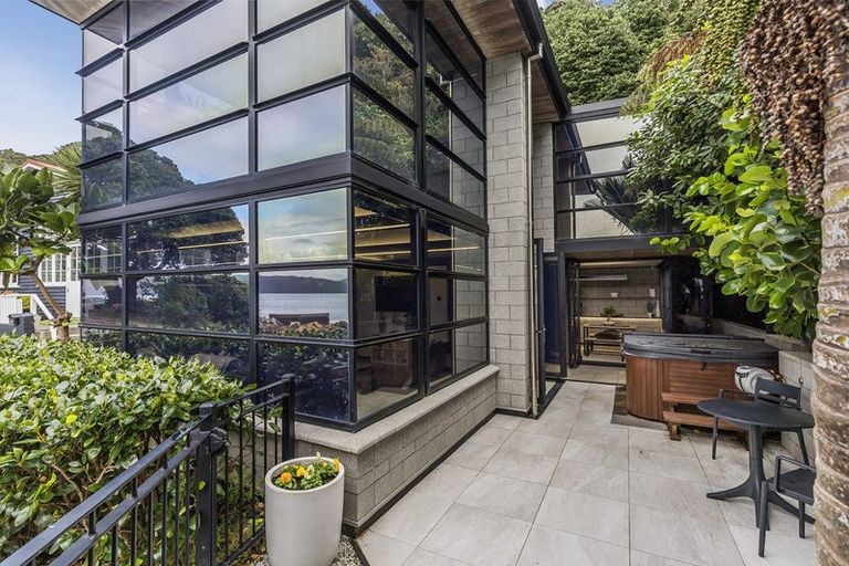 Photo of property in 377a Karaka Bay Road, Karaka Bays, Wellington, 6022