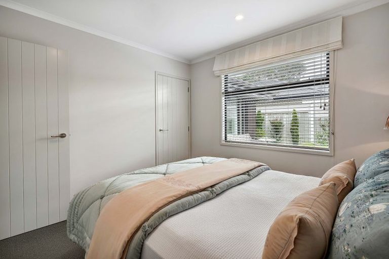 Photo of property in 425 Mangorei Road, Highlands Park, New Plymouth, 4312