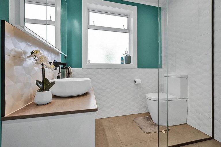 Photo of property in 2 Morrissey Street, Hawera, 4610