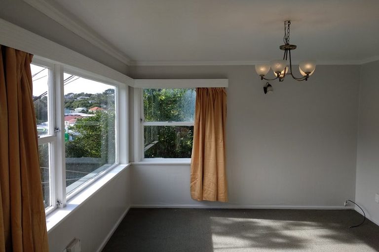 Photo of property in 88 Newlands Road, Newlands, Wellington, 6037