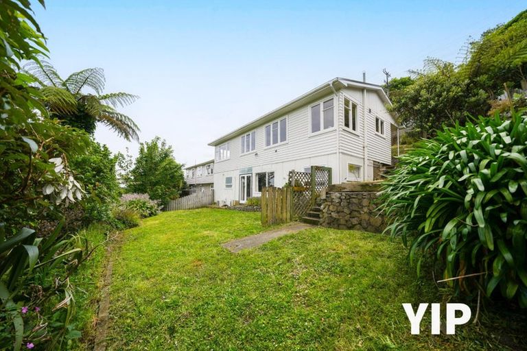 Photo of property in 139 Ruskin Road, Newlands, Wellington, 6037