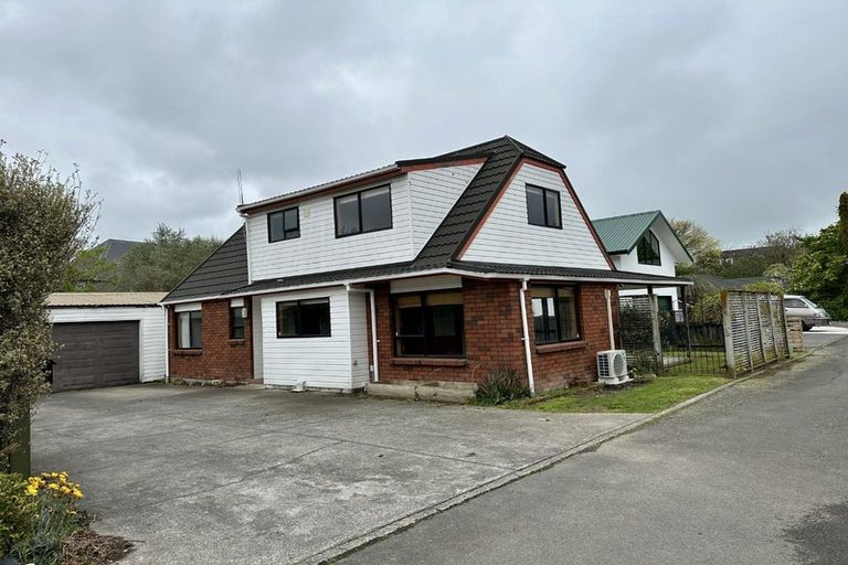 Photo of property in 4 Gregory Close, Palmerston North, 4414