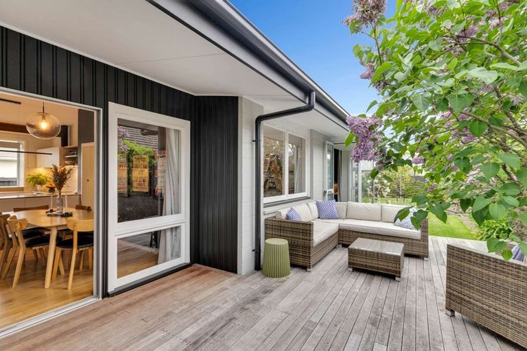 Photo of property in 33 Kent Lodge Avenue, Avonhead, Christchurch, 8042