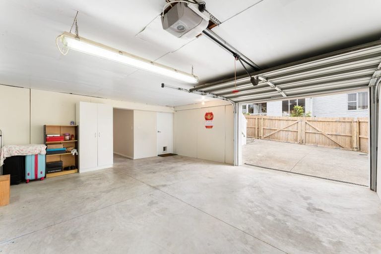 Photo of property in 1/625 Beach Road, Rothesay Bay, Auckland, 0630