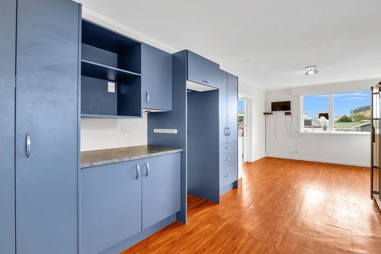 Photo of property in 16 Milne Street, Hunterville, 4730