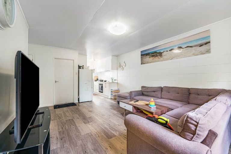 Photo of property in 87 Nikau Street, New Lynn, Auckland, 0600