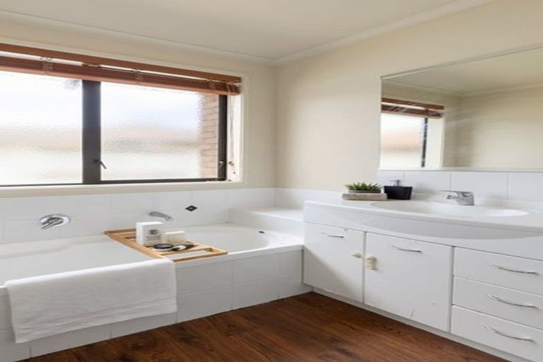 Photo of property in 43 Parkside Drive, Huntington, Hamilton, 3210