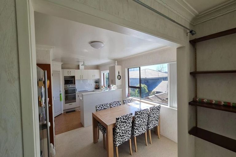 Photo of property in 1 Sunrise Lane, Te Atatu South, Auckland, 0610